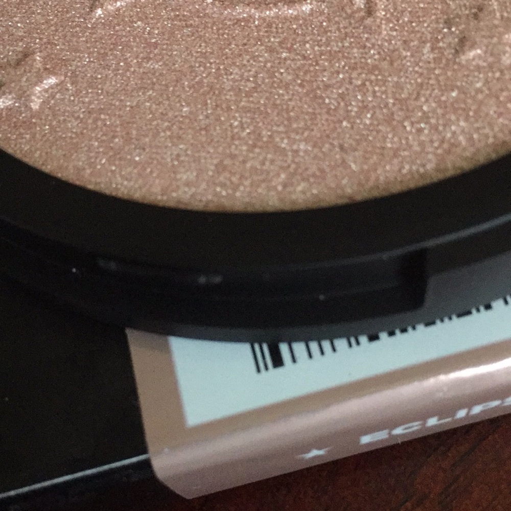 RARE‼️”ECLIPSE” SKIN FROST by Jeffree Star! - Picture 5 of 8